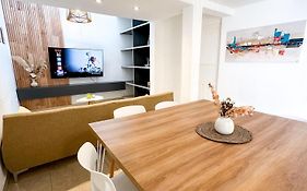 Casa espectacular con 3 habitaciones en suite de lujo, 4 baños, patio al aire libre con jacuzzi y ubicacion perfecta a 3 cuadras de la plaza - Bonavista Rentals